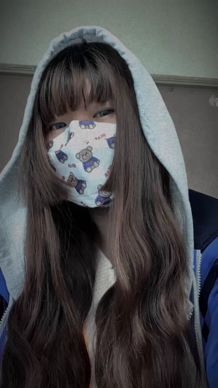 猜看看哪一間五專是藍色衣服～ #五專生 #學生妹 #04 #阿嘿顏 https://t.co/QNYLCZJz8O