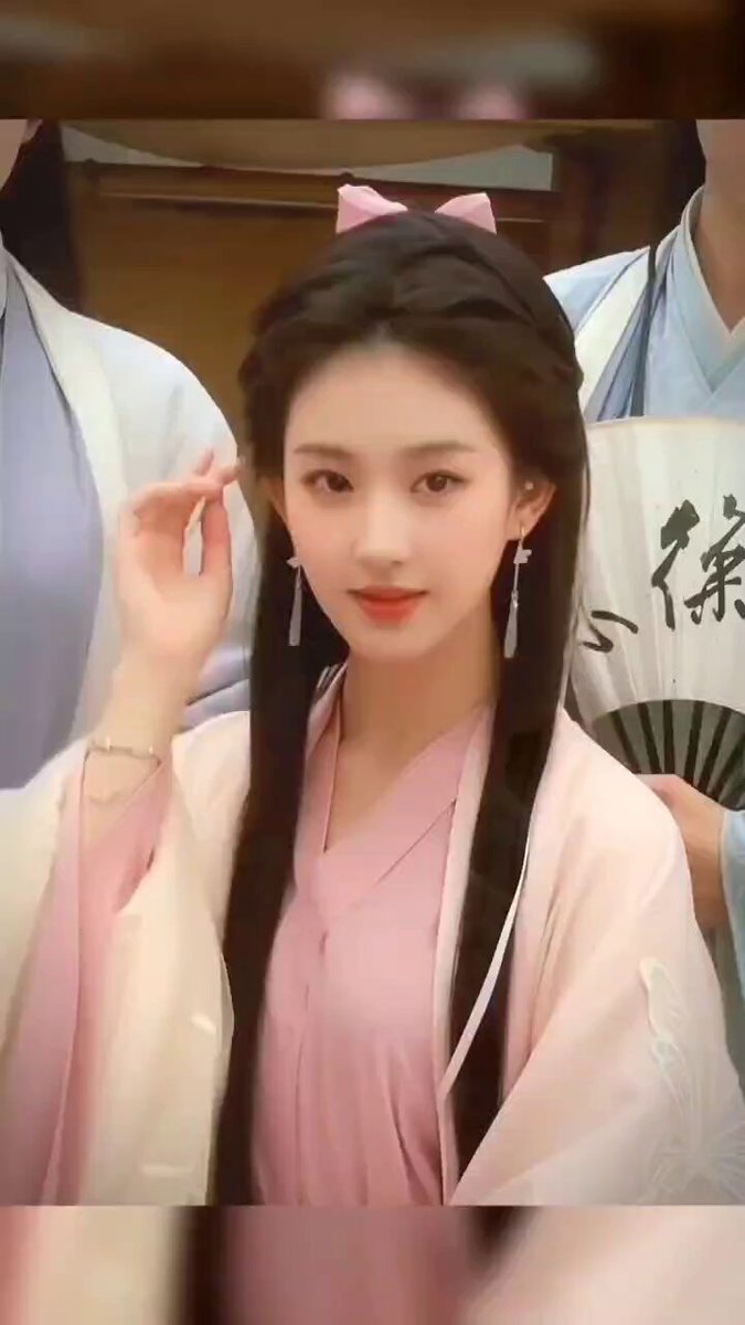 神仙姐姐？太像了。 https://t.co/alrLu3GYux