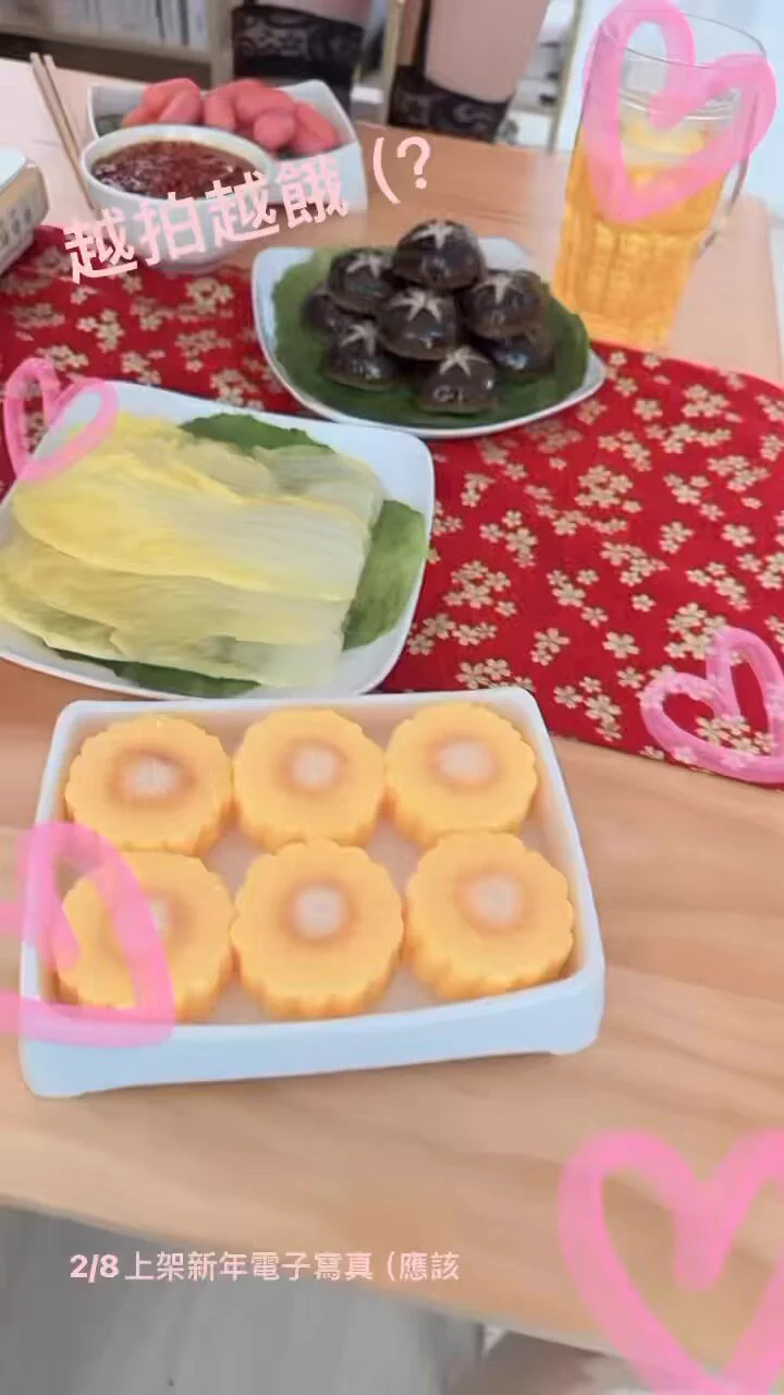 今天拍的新年電子寫真，誠意滿滿超多套🥰想搶先看可以這邊請⬇️專屬VIP相簿https://t.co/lBKfXGoQpt https://t.co/wTvPKhrw1Y