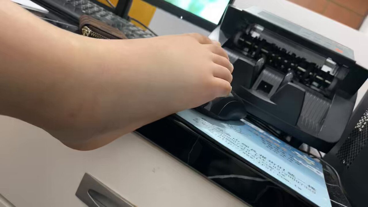 從小時候就拍貓 怕到現在從樓梯上掉下來 https://t.co/qlLoz5DuUM