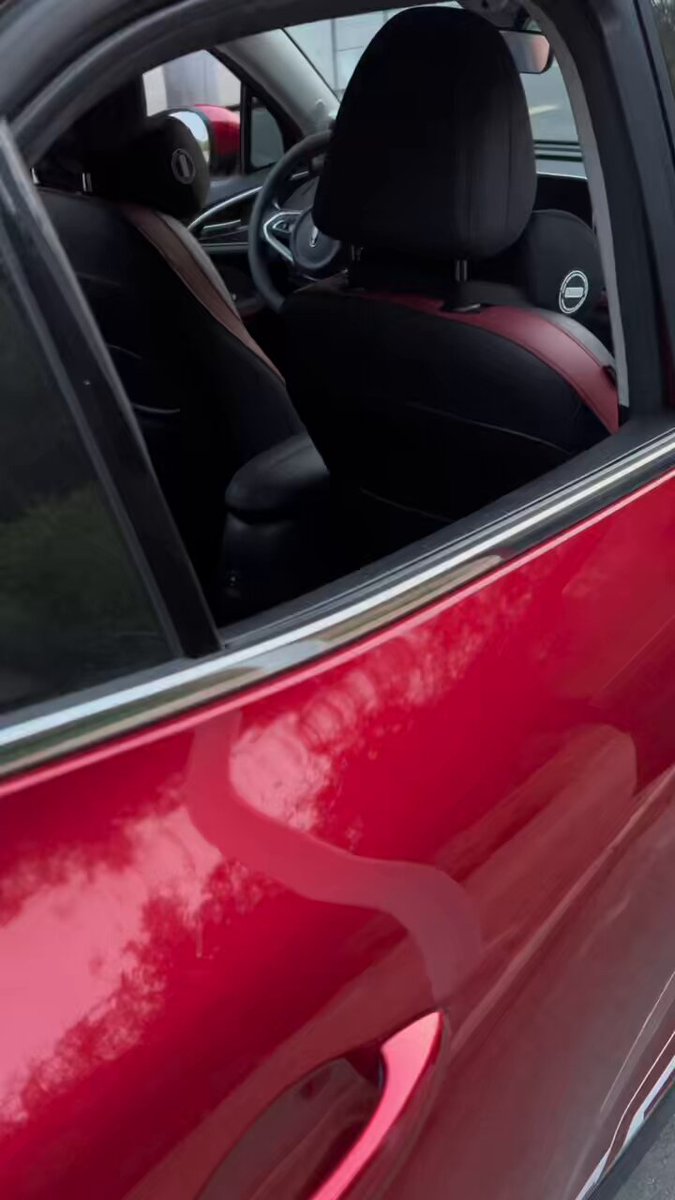 车里进了个什么东西 @Fengsiyuan https://t.co/HmeoXaHquA