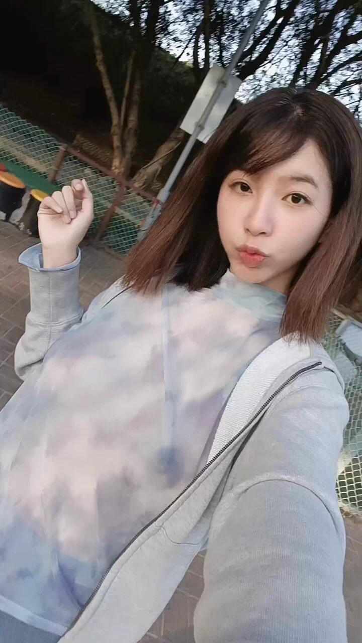 大概近三天相當emo看甄嬛傳半個月不由自主的一直進食變胖了🥲雖然胸部也變成近年最大但其他部分更可怕覺得自己不夠努力看著其他人的成長 自己也在反省🥲請辭思春社了~窩要把時間精力放在對的地方 https://t.co/dx5o2p37I8