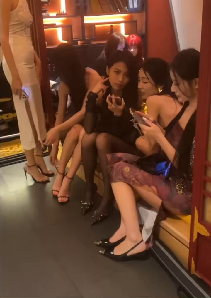 受不了她们穿这些臭高跟了啊啊

电报交流分享群: https://t.co/DUBfWOh6mV

#精神小妹 #无脑上供  #冤种  #舔狗  #洗脑 #奴下奴 #白给 #红框挑战 #男M任务 https://t.co/O25mpmHjKc