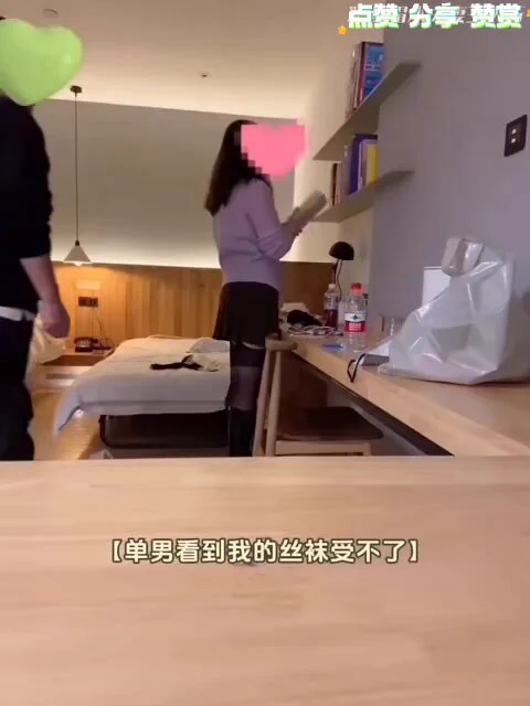 看着老婆被单男后入，在看看自己短小无力的鸡吧，知道自己无法满足淫妻的骚穴，十分愧疚。但是看着老婆被单男肏成一滩烂泥，老婆销魂淫荡的样子，立马治愈患有多年的勃起障碍，随即掰开淫妻骚穴后入猛攻，示意单男用鸡吧在前面插嘴，形成犄角之势一起高潮 https://t.co/UN5Azm7baa
