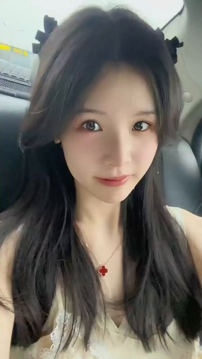 哥哥说我白白嫩嫩的好想rua一口嘻嘻 https://t.co/dc46PScdVN