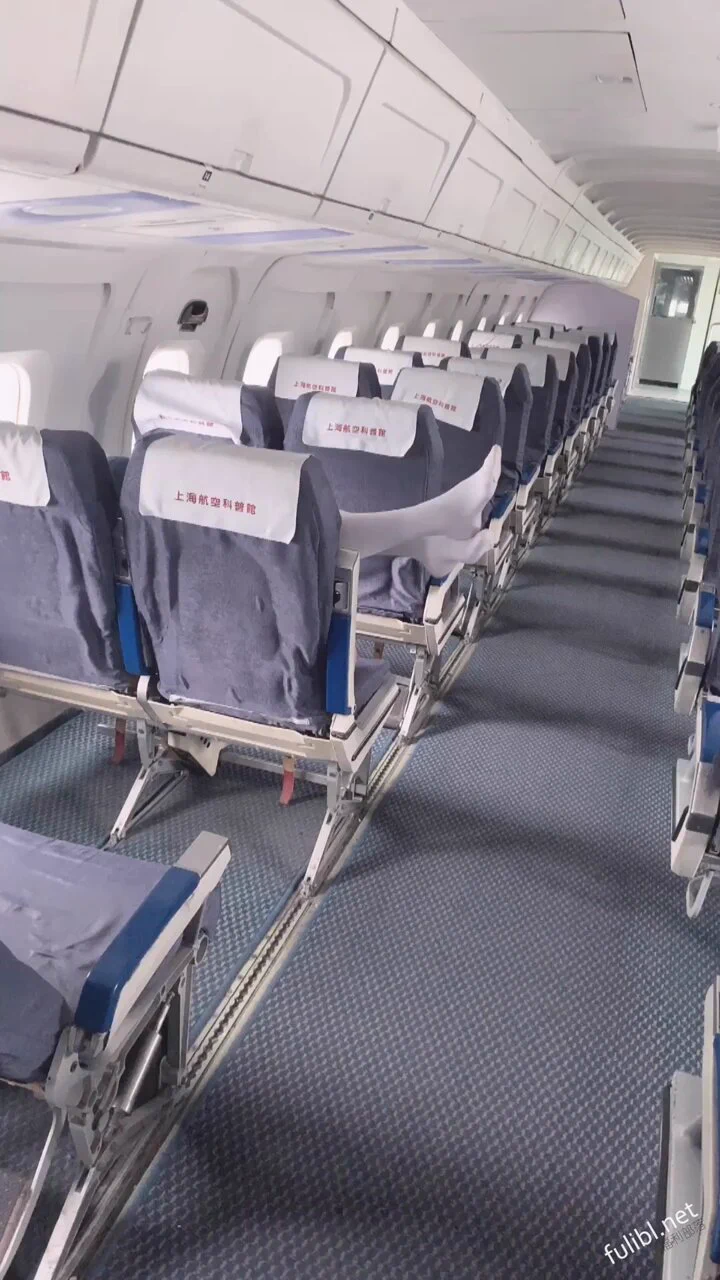 飞机上自慰第一人，嘿嘿✈#尤物 #御姐 #渔网袜 #极品反差 https://t.co/mf19lb4jz3
