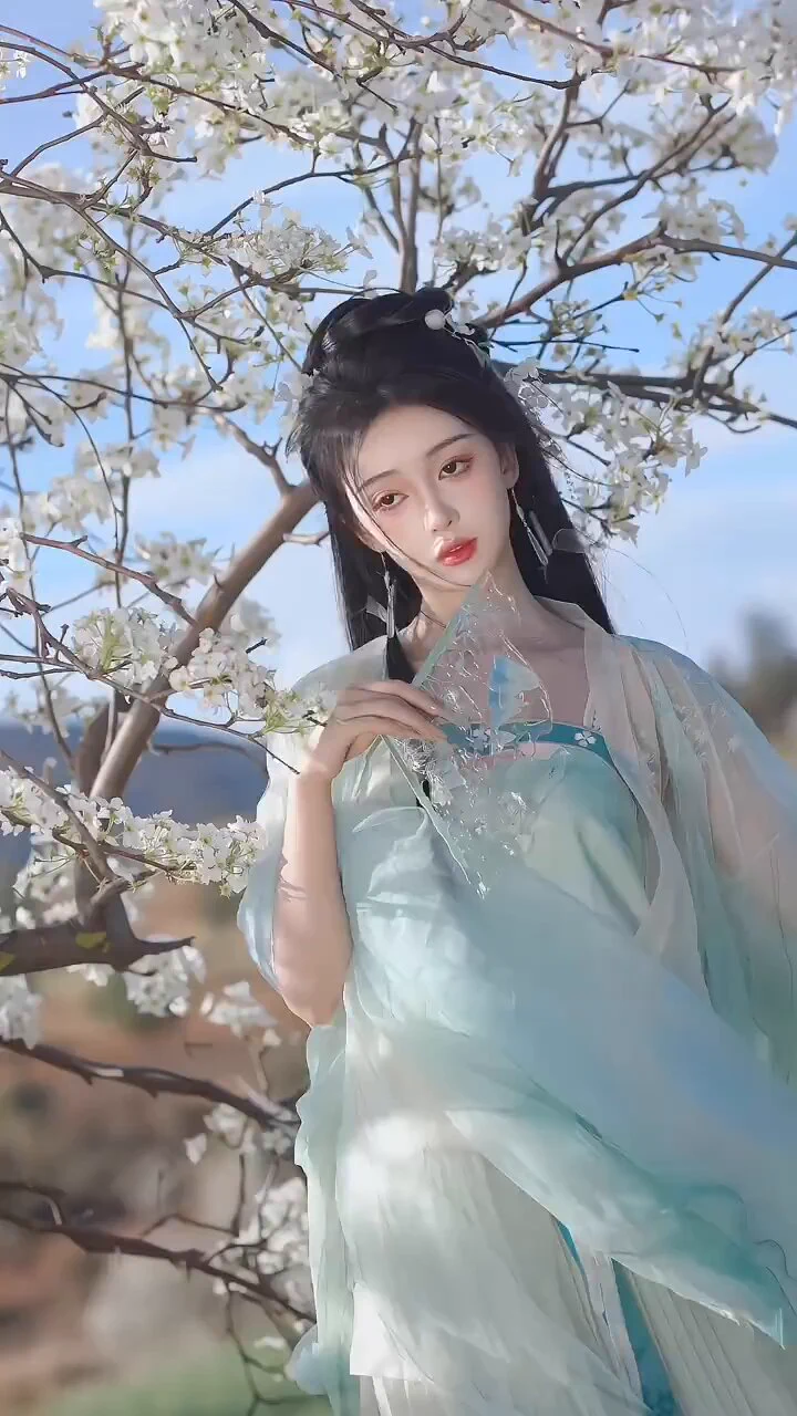 人面桃花相映红。❤️ https://t.co/Z6wfeBnJJy