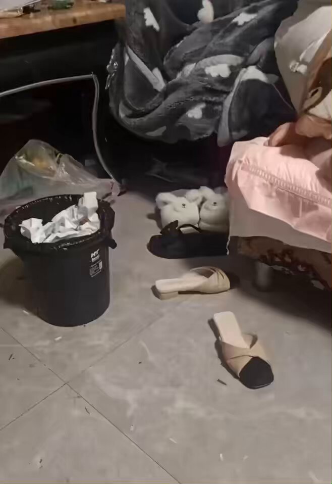 精神亲妈接客出租房

王八奴下奴平时对着拖鞋跪地上

有人来肏精神亲妈了 大傻逼就开始磕头

还得给嫖客双手奉上避孕套 https://t.co/9kqiSej5D2