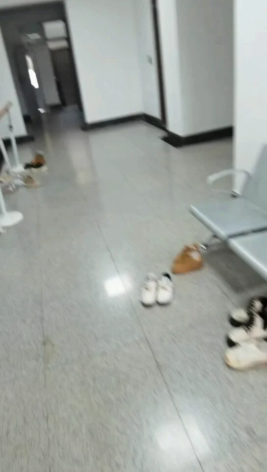 兄弟在大学里给我顺的四只袜子 了，这两双长袜我的最爱，拿到的时候还有残余的香气 https://t.co/j2eF0KcV5Q