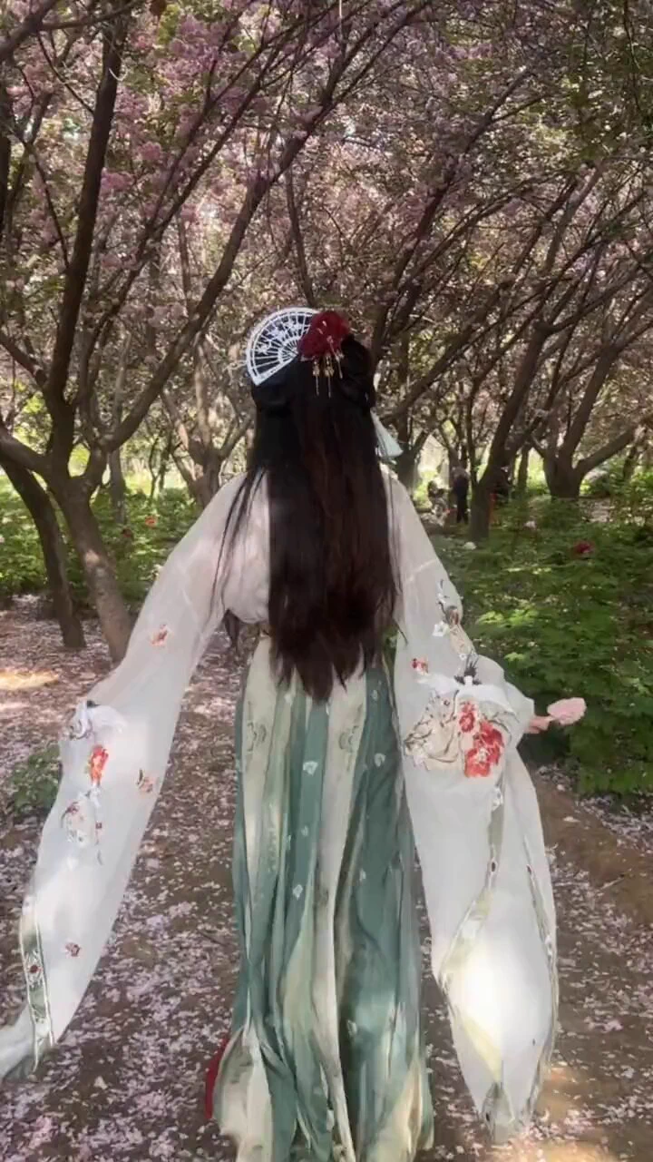 今天去看牡丹啦！ https://t.co/rSyEs41cek