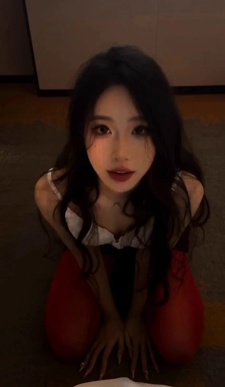 绿——
   
   “你老婆不管吃谁的J8，眼神都拉丝吗？”

   “老公。。他们J8好大，忍不住吃了两口” https://t.co/M98M8Vk1hK