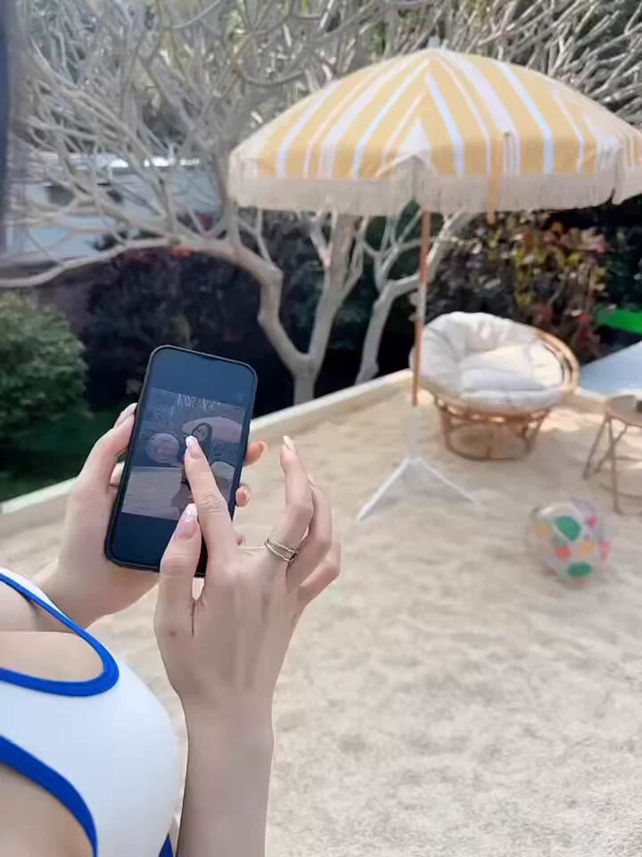 💙生日月第一本突破尺度新作💙大家知道為什麼一定要蒐藏這本嗎？因為我要換手機了🙃🙃🙃幫忙眾籌手機費用（？https://t.co/APvLaWMzbK https://t.co/o58ZIv4OKR