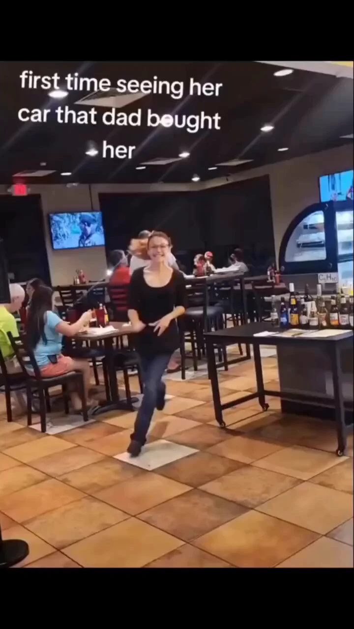 Teen girl is happy for the used car her dad bought for her.

[📹 melissatylor276]
https://t.co/YeYMexGfwH