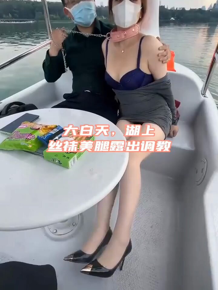 肉色丝袜美女搭配黑色高跟鞋陪你划船好嘛😊

我负责浪、你负责划🌊 https://t.co/SRGifpKbbW