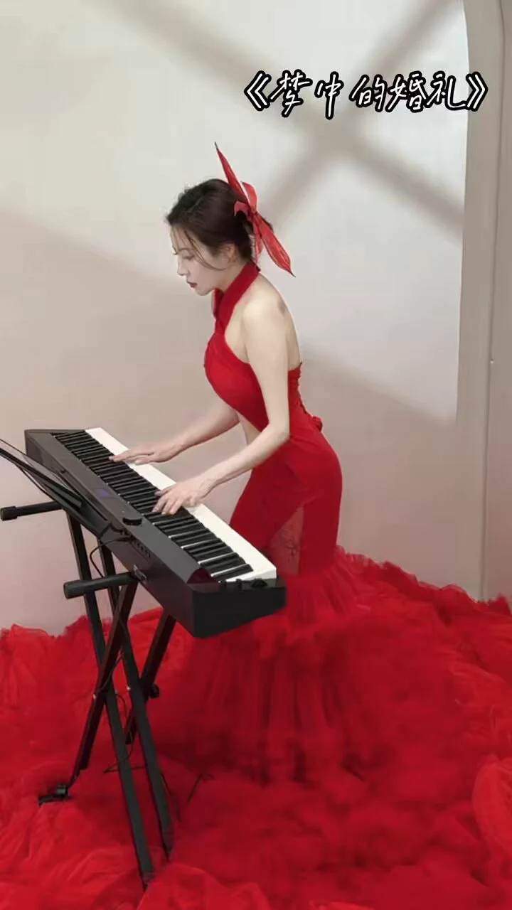 穿红色婚纱走向你 就是我梦中的婚礼～ #钢琴曲 #婚纱 #梦中的婚礼 https://t.co/jhO7mNatCE
