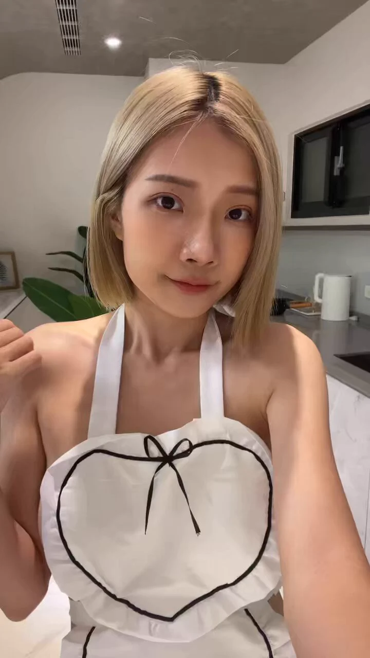 這套當時很多人誇獎…女僕裝好看…洗手台好看… …❤️🥵 https://t.co/QmPWkjwHIw