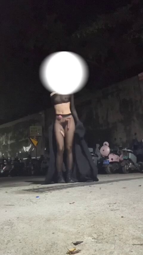 如果你在深夜看到这样穿着的母狗会做什么
@luchu888888 
@Public_Catgirl1 
@lianmeng898 
@tuleibacui https://t.co/38S75S79lx