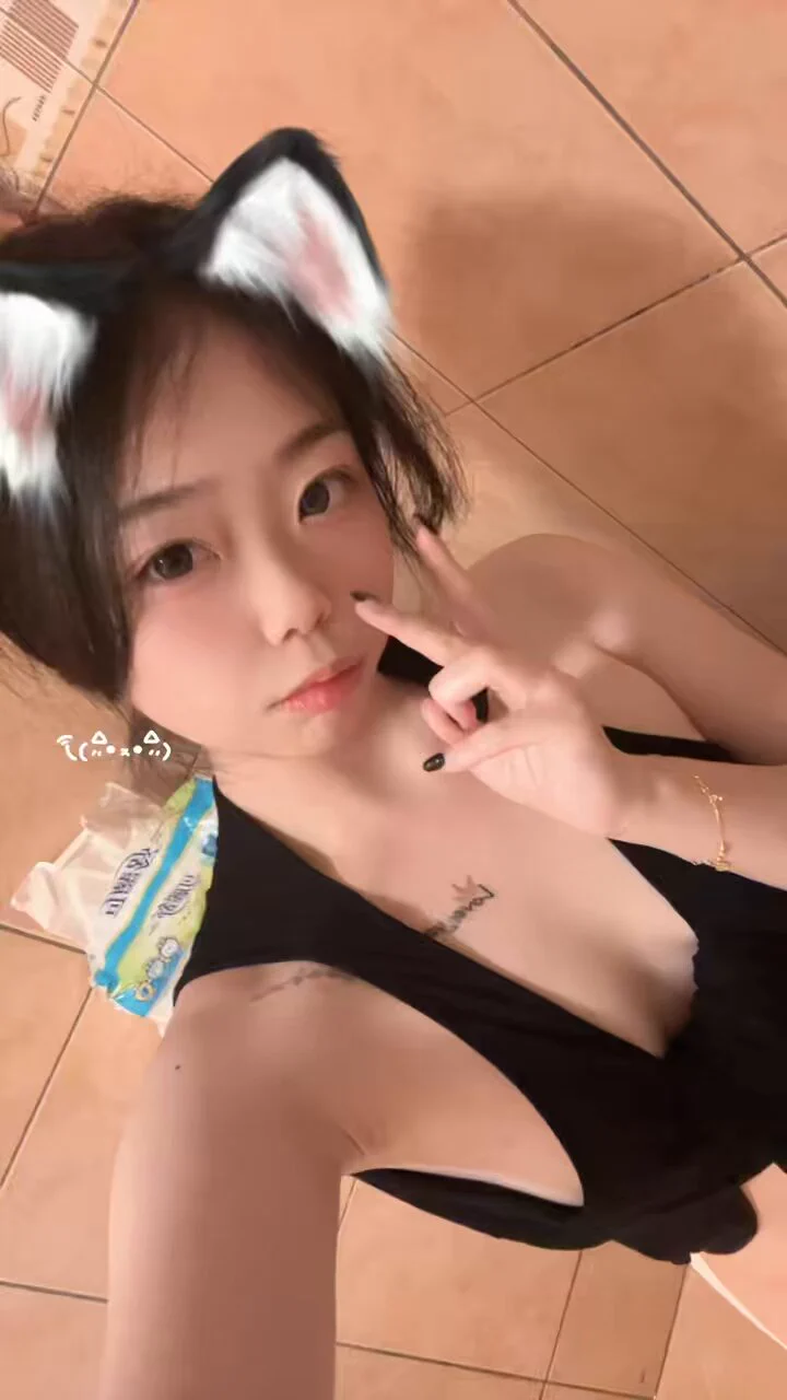 不要再問我粉不粉了！我是黑的😏 https://t.co/0oEFMiL3B7