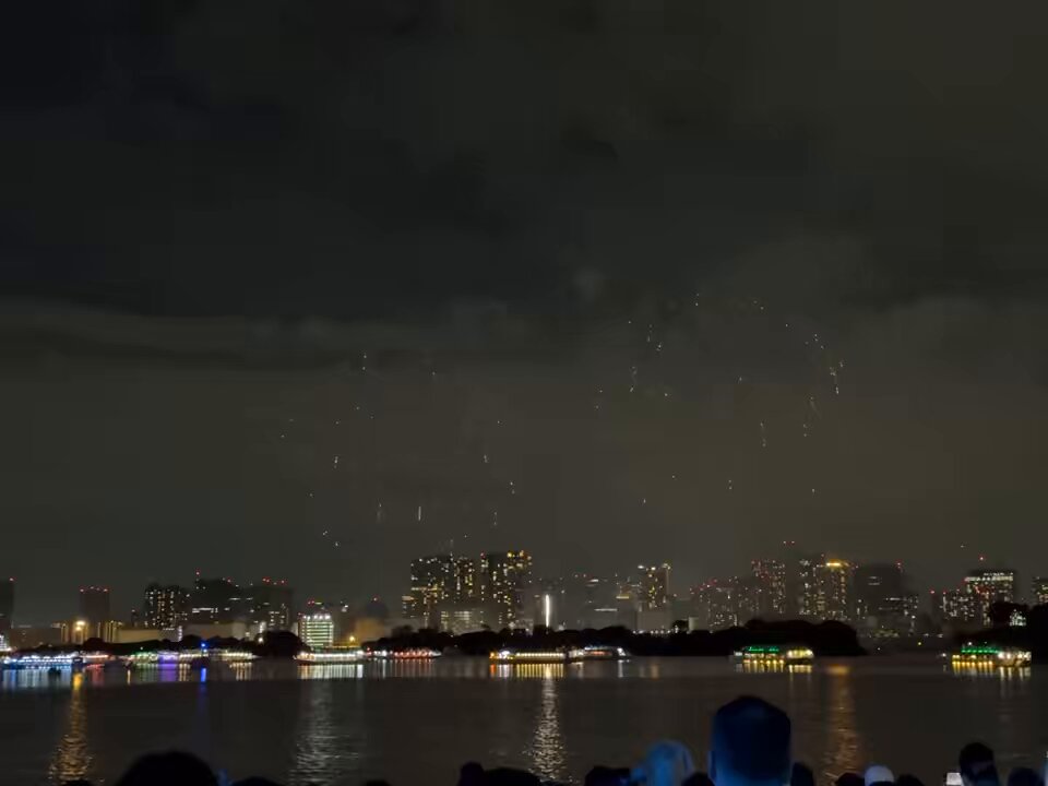 給你們看煙火🎆 https://t.co/5tjcHXxj7W