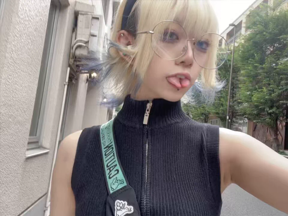 人生初ノースリーブですだ https://t.co/XvFS7aoYO9