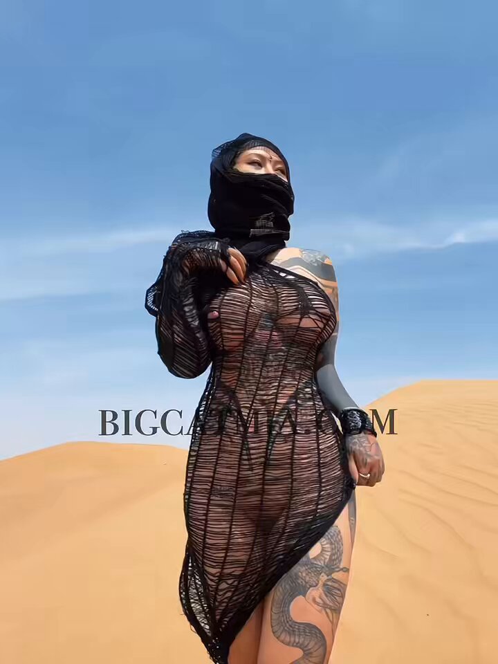 如果你在沙漠里发现了一个女孩，你会把她捡走吗
If you found a girl in the desert, would you pick her up? https://t.co/9Tn3PjOxOs