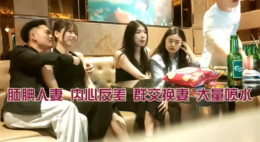 “我喷水了吗？我是第一次喷水”身穿黑色礼服嫂子笑起来有种未经尘世的美，最要命的是KTV被人舔奶子无辜的望着老公，绿帽欲被瞬间激发了，其余两位老公对嫂子已经虎视眈眈回到酒店双人夹击操嫂子，高歌猛进被操的连连哀嚎狂喷爱液，看的绿帽老公在旁急的鸡巴撸的通红淫妻绿帽群https://t.co/wYKGwKGqxn https://t.co/oOp6S6AMrH