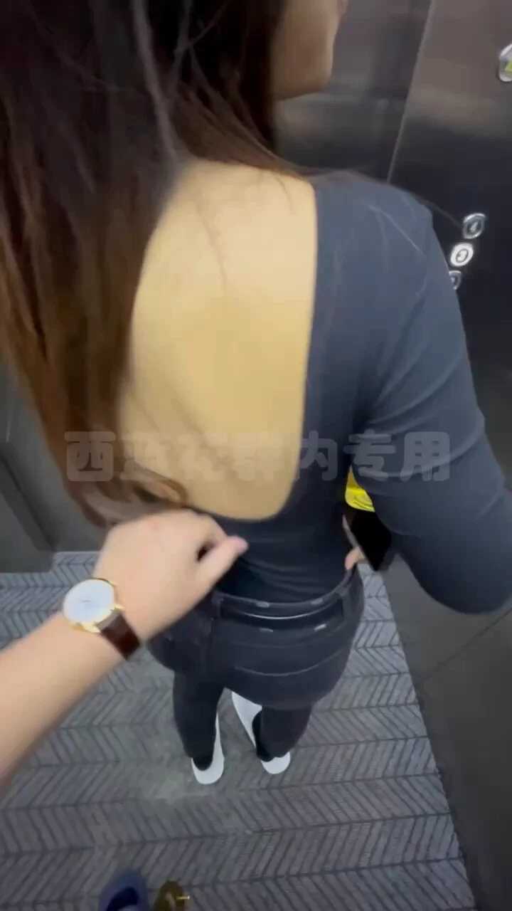 这两步路扭得真骚 https://t.co/T1KUVcXHuy