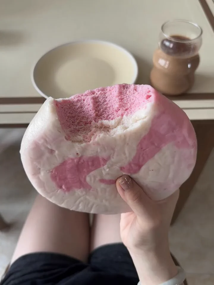 糯叽叽天堂的一个饼，我就吃饱了我是不是吃多了？#美食分享 ❤ https://t.co/9SYWgUmMf4