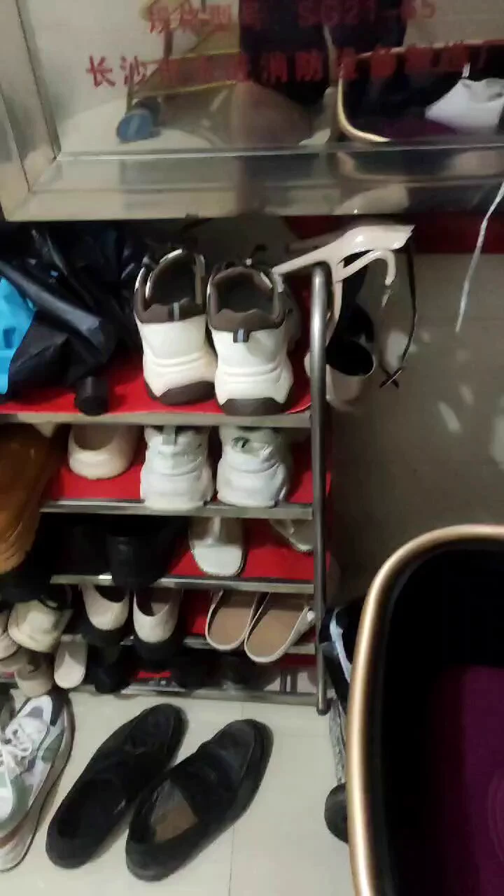 0734地区，湖南衡阳同好投稿，分享还在读书的女友和她的骚脚。同时找湖南衡阳本地同好交流，可分享扫楼点位，关系好的可以约女友一起玩脚。完整扫楼及把玩视频已发电报群，进群和需要同好联系方式请私信，拒绝白嫖！ https://t.co/uXaHl8pgBs