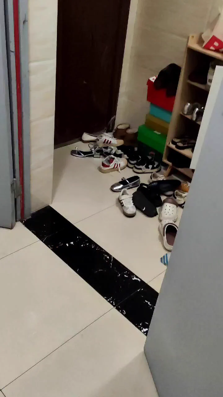 0734地区，湖南衡阳同好投稿，分享还在读书的女友和她的骚脚。同时找湖南衡阳本地同好交流，可分享扫楼点位，关系好的可以约女友一起玩脚。完整扫楼及把玩视频已发电报群，进群和需要同好联系方式请私信，拒绝白嫖！ https://t.co/uXaHl8pgBs