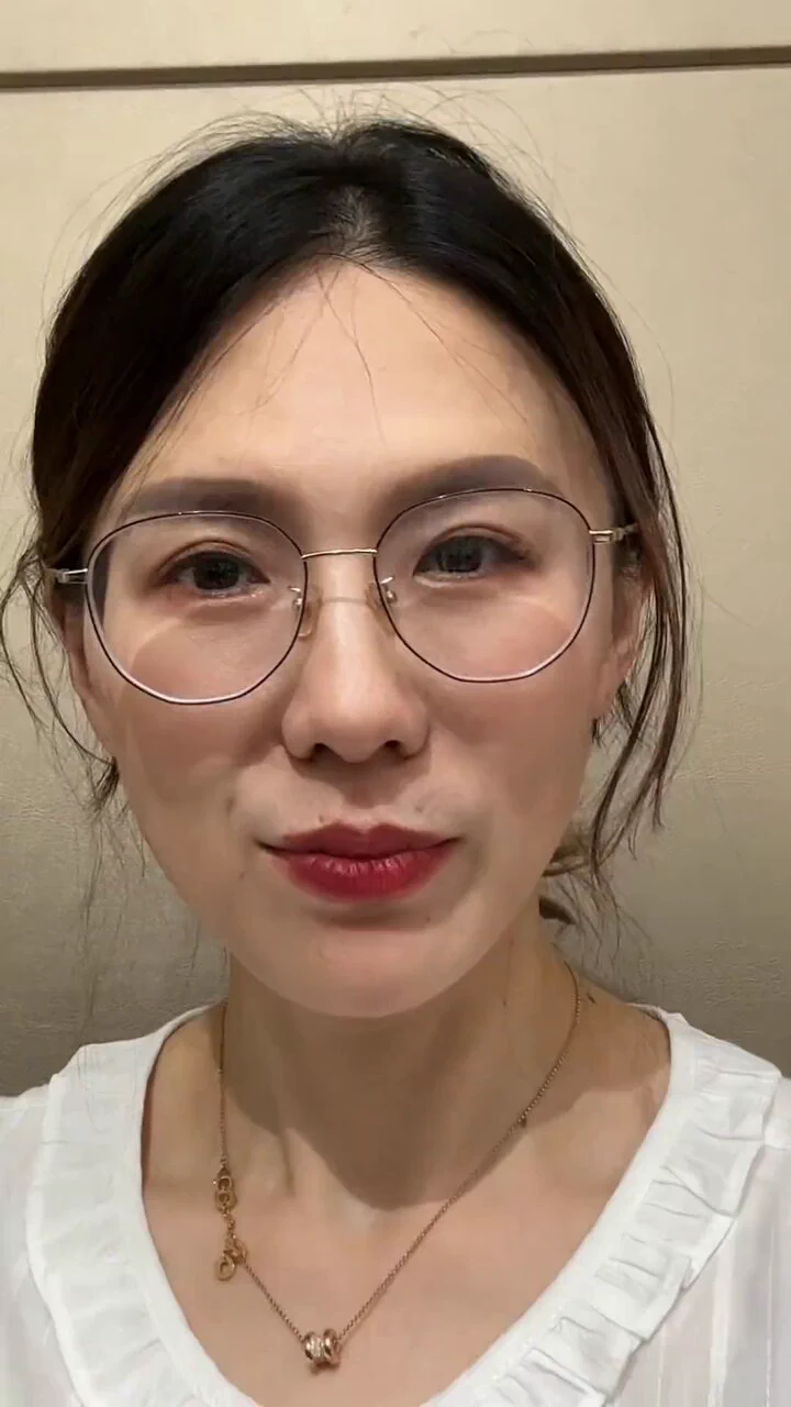 韵味独特的眼镜阿姨 https://t.co/rBt4bXn8YD