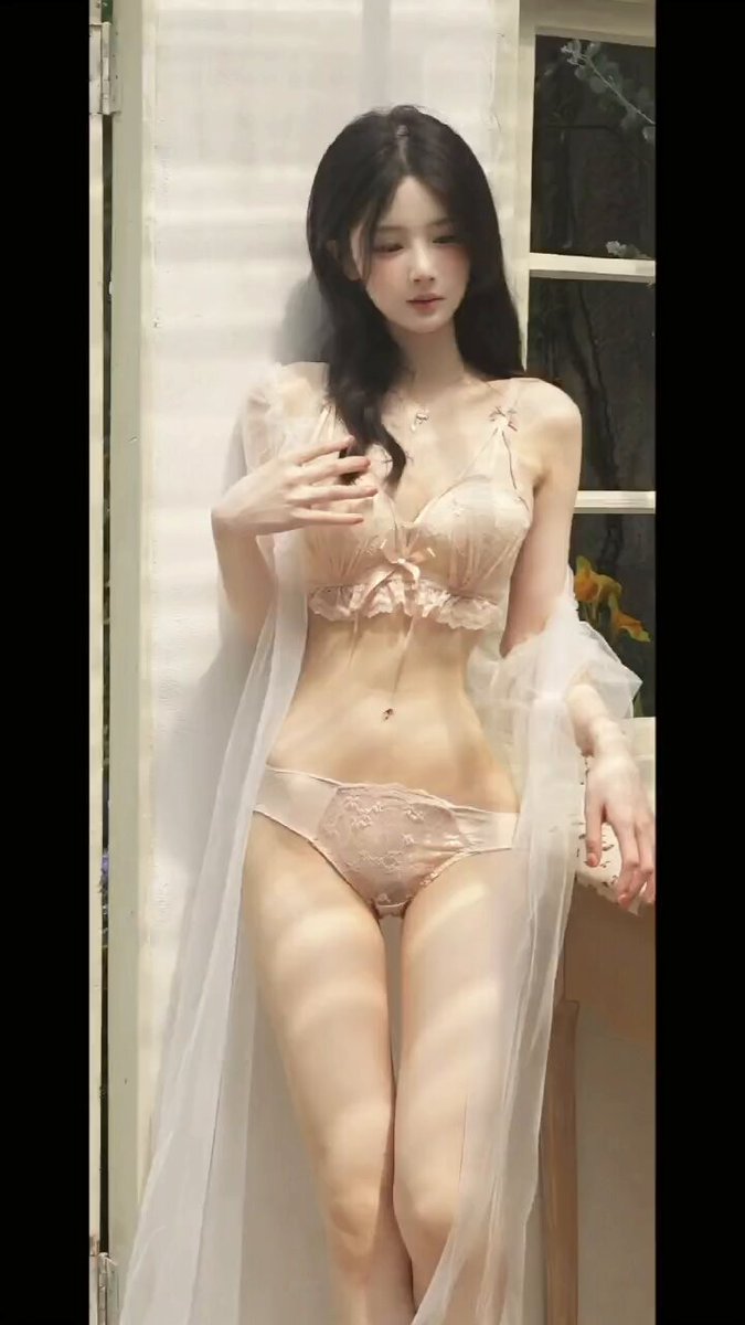 路人视角被夸像奶茶妹妹了嘿嘿 https://t.co/nWyiMY21ur