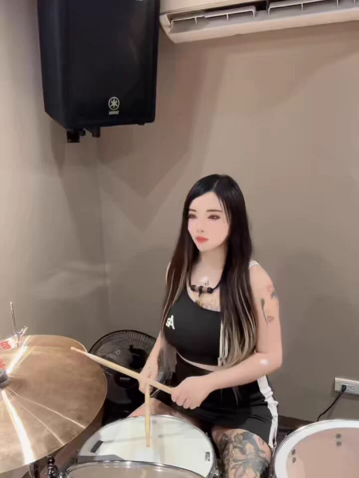 今日份爵士鼓🤣 https://t.co/WaJdPnMIiu