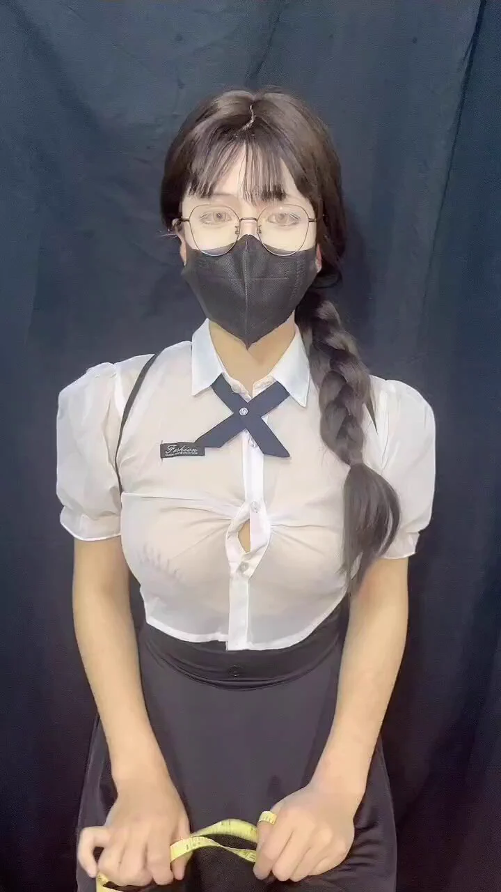 我真的有震惊到，很多哥哥们能这么准确的猜对我的身材数据😢还不清楚七七身材数据的今天要记好小本本噢，课代表在哪里‼️既然很多人都能猜到，那就没发抽奖了😣要不这样吧，评论区点赞前三的挑战，七七努力实现，嘿嘿嘿，最后最后最后💦求求哥哥们看看七七的倒模吧，有能力的可以支持下😭😭😭 https://t.co/NgYedV120c
