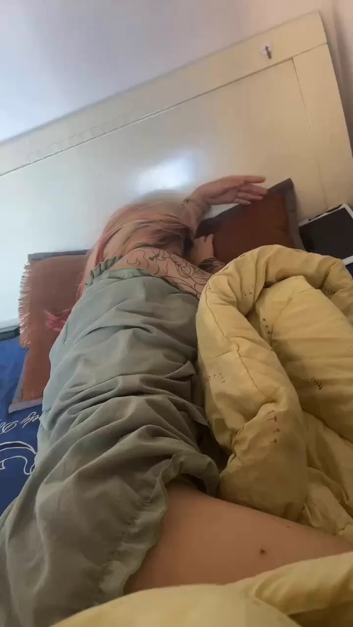 她午睡 我玩睡足～ https://t.co/brnvmnlV9N