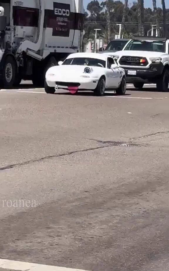 この車かわいすぎるｗｗｗ
https://t.co/yRyKeUCmWT