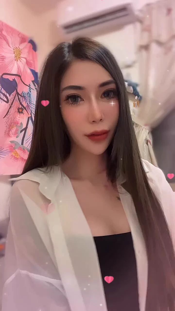 隱退了偶爾浮出檯面一下🩷 https://t.co/mYBWCfgyiw