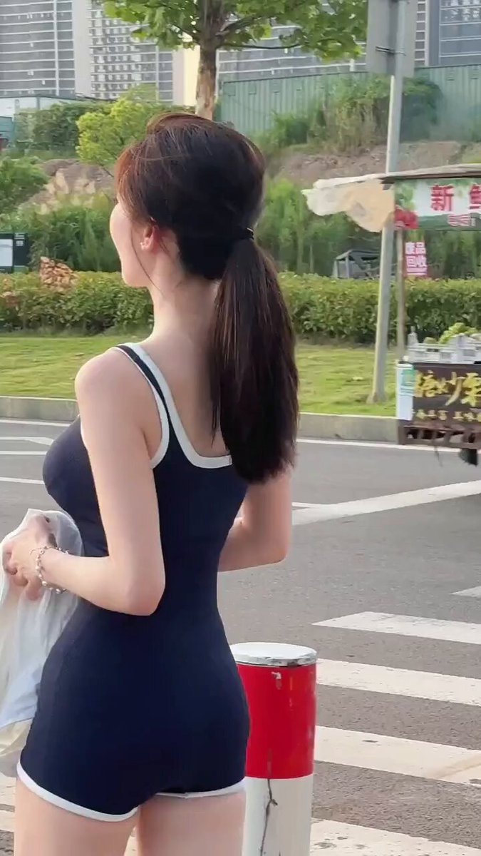 回眸一笑
我知道你们喜欢这个装扮
活泼，运动，活力😘 https://t.co/xGdjcSHA7Y