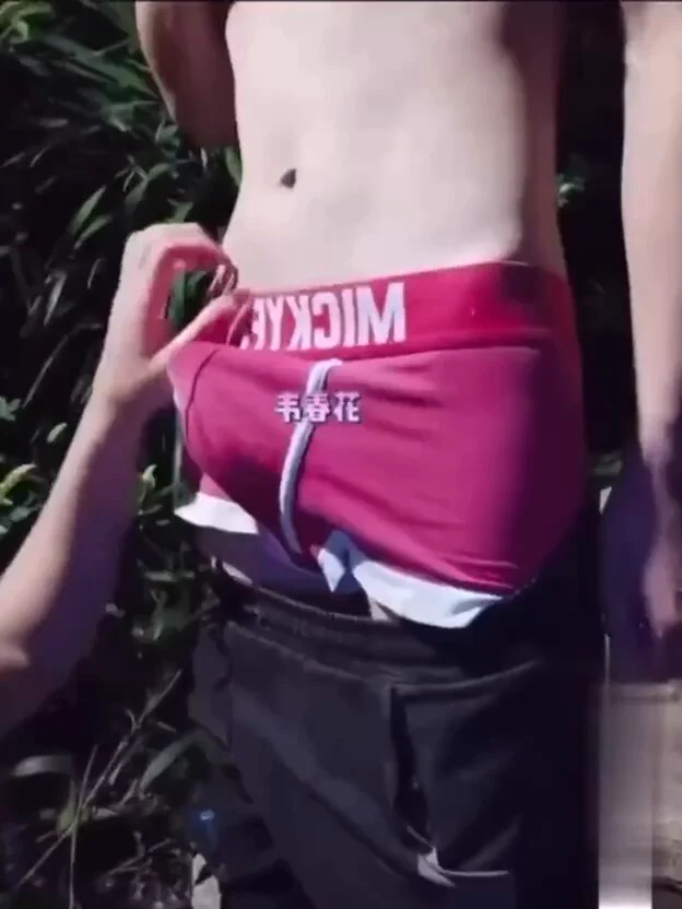 骚货美女路边勾引落单小弟弟 你是学生吗 读几年级了 能让姐姐给你破处吗 姐姐洞洞好痒 可以用你的JJ插进来吗高清完整版看评论区https://t.co/4xOgWgJszC
