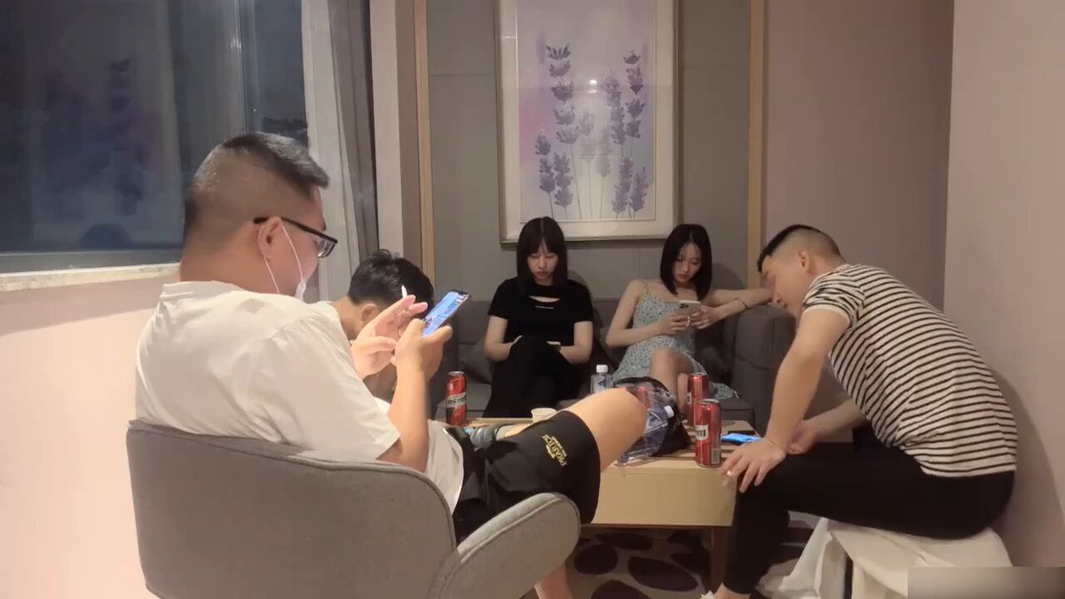 三男两女5P混战淫乱，环肥燕瘦各有千秋，高清片长一个半小时发电报群。 https://t.co/C0MNqCLWwL