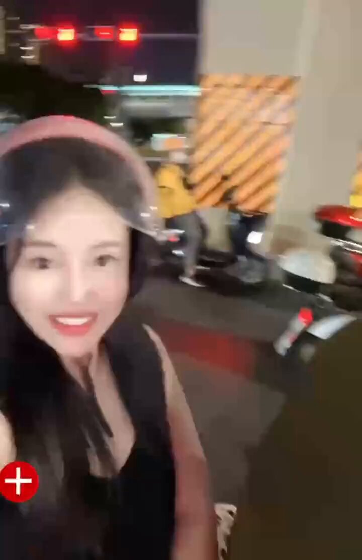 今天跟粉丝出来约会了
#人前露出 #骚逼 #贱货 #反差 #露出 #母畜 #女神 #巨乳 https://t.co/Q9Kntr0dZb