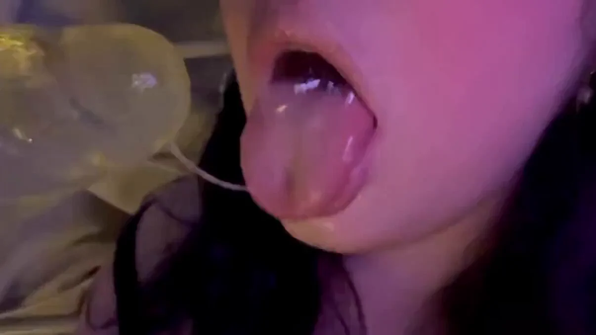 就这么一会，口出来这么多的水，不对，你是不是射在嘴巴里了！！！ https://t.co/XKNKB71SKu