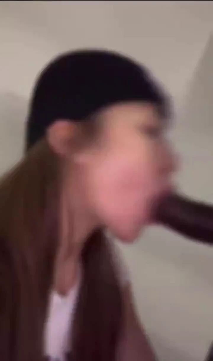 这是你的潮流女友么，你仔细看看那个黑屌多粗多长，真的是你女友嘴能吞下的吗。 https://t.co/XvUbjvVO28