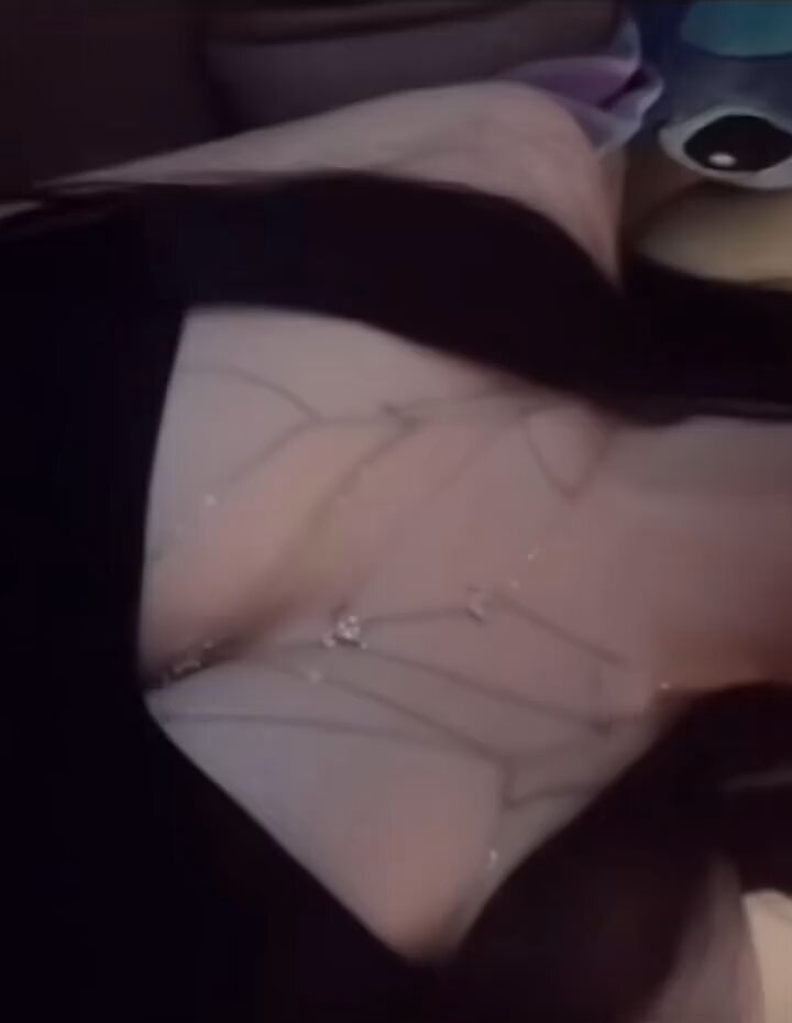 曾经抖音随便发几个视频就几万粉，开播跑车火箭满天飞，偶尔还有华子点缀下…现在颜值主播太卷，想着转网黄会简单很多，抱着想当然的心态就发了两个视频，这个浏览量，看来只是我把事情想太简单了，身上的衣服随时能穿回去，心里的衣服只怕再难穿上。

投稿💌:
@RLWJ_kuking ｜ @JWCJ_kuxs https://t.co/qnkxXfr1Lj