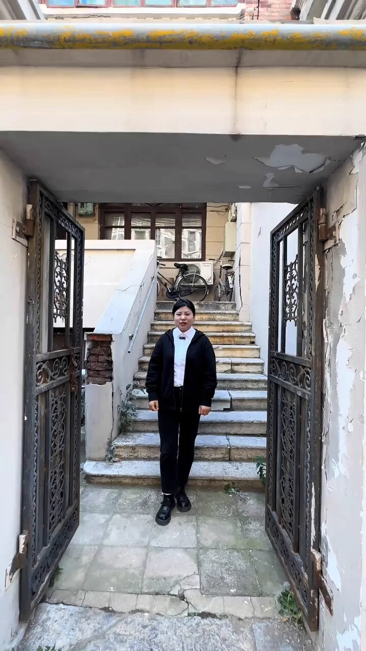 不要总看北京四合院小黑屋了，看看天津和平区百年九国租界洋房隔开的小黑屋，90万，8平米。 https://t.co/Md9AxK94Fd