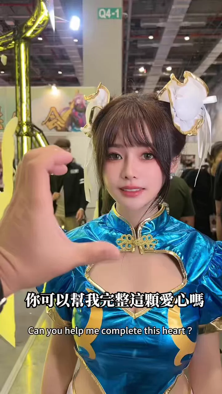 現在不流行比愛心囉🤣謝謝這2天AGA來找小花的朋友（鞠躬對了～巔峰極速投票到今天24:00哦！點主頁連結🔗可以投票，每人最高15票哦（登入後基本3票+分享2票，點進遊戲再拿10票)https://t.co/rseabQVttC5票一福利照、15票3張哦👻#AGA #小花姐接 #cpsplay #春麗 #春麗cosplay https://t.co/YTG4sl6JGQ
