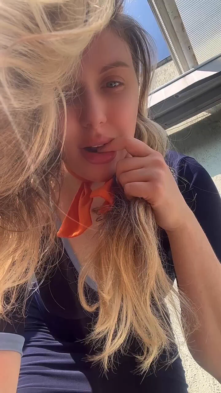 Hi sorry is your face free to sit? Let me know 💋 https://t.co/Yzcog0M11a