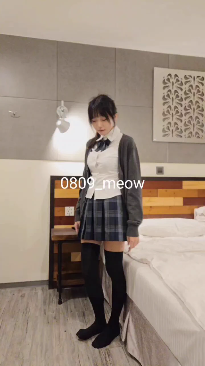 哎呀你帶女學生去旅館做什麼呢警察叔叔就是ㄊヾ(`･д´･) https://t.co/PaWHJ0sZBM