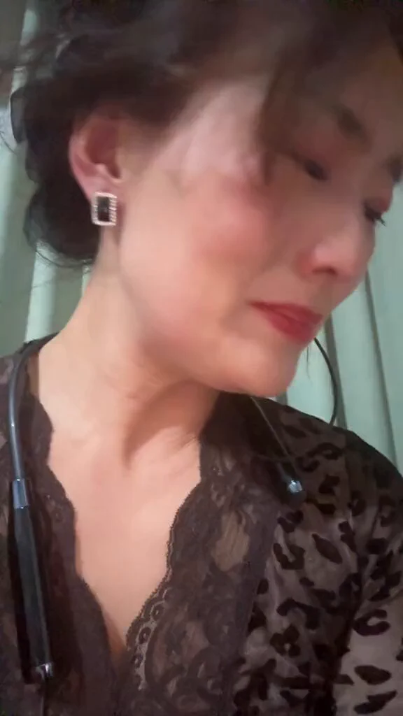 哪个渣男把阿姨弄哭了？阿姨我来安慰你🥰 https://t.co/iZf9sMO7g9