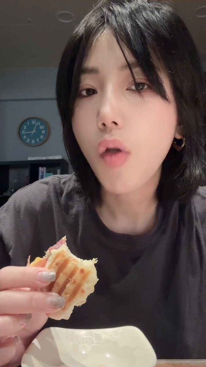 吃東西聲音好聽
還是背景流水聲好聽😋😋😋 https://t.co/0kPIQqLsGy